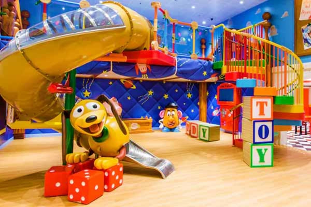 Disneys_Oceaneer_Club