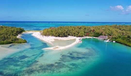 Ile Aux Cerfs Island Tour (Beach Day)