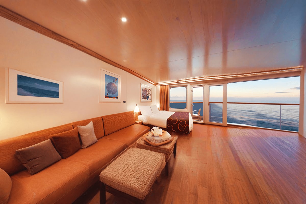 balcony cabin