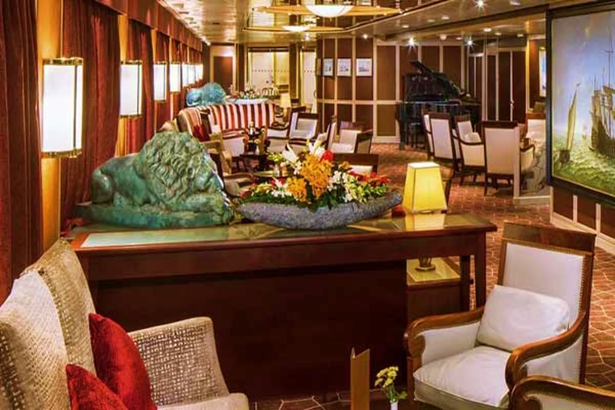Explorers Lounge