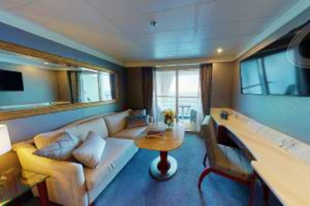 Deluxe Veranda Suite