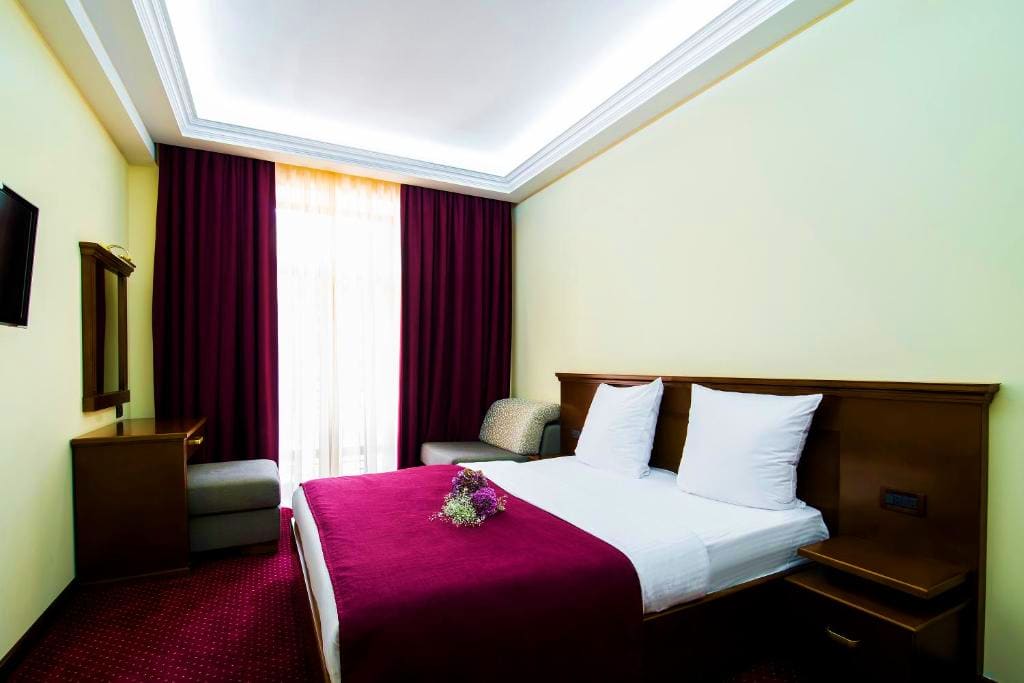 4* Elegant Hotel or Similar