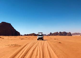 Petra to Wadi Rum – Luxury Desert Experience Petra to Wadi Rum – Luxury Desert Experience