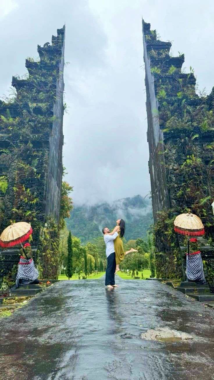 Check in to Kuta & Handara Gate, Ulun Danu, and Tanah Lot Sunset tour 