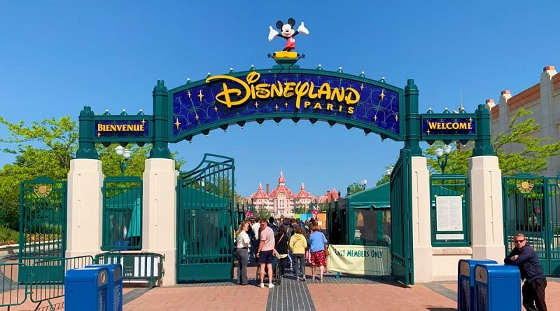 Disneyland 1 Day / 1 Park Ticket with Private Transfer