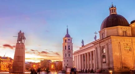 Riga – Rundale Palace – Hill of Crosses – Trakai Castle – Vilnius