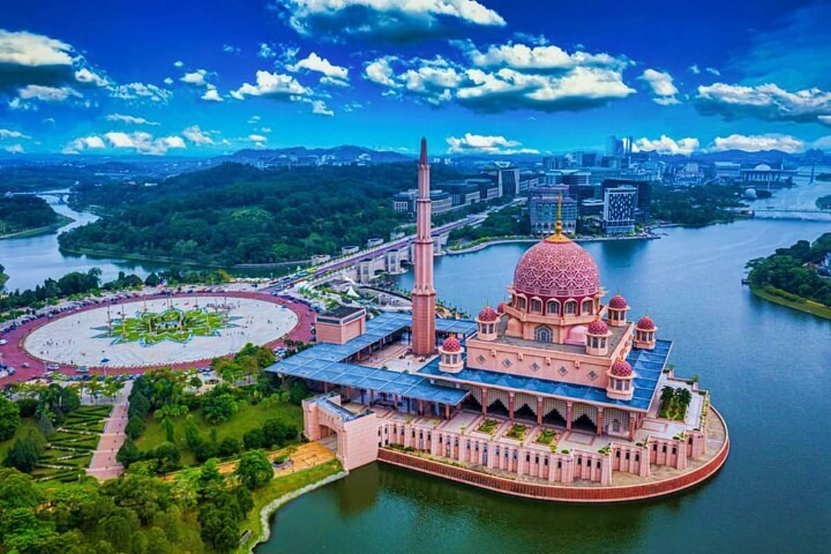 Grand Kuala Lumpur with Putrajaya and Batu Caves Private Tour Grand Kuala Lumpur, Putrajaya & Batu Caves Private Tour