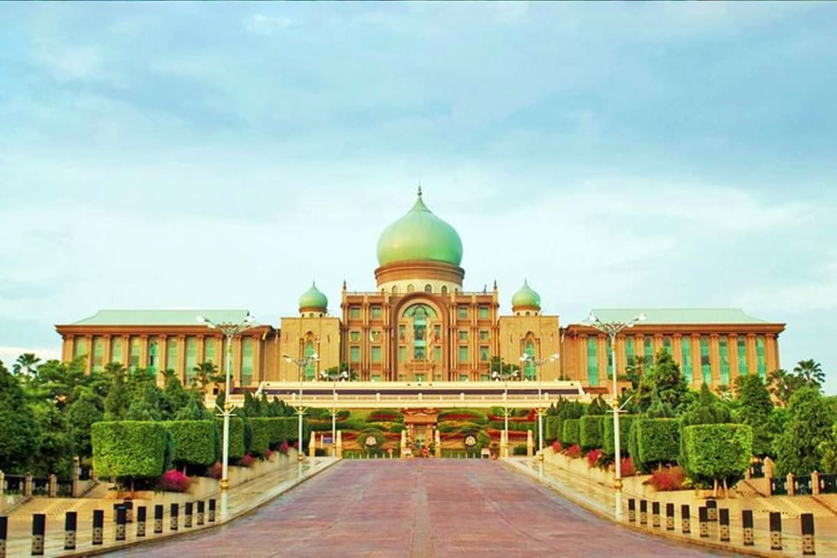 Grand Kuala Lumpur with Putrajaya and Batu Caves Private Tour Grand Kuala Lumpur, Putrajaya & Batu Caves Private Tour