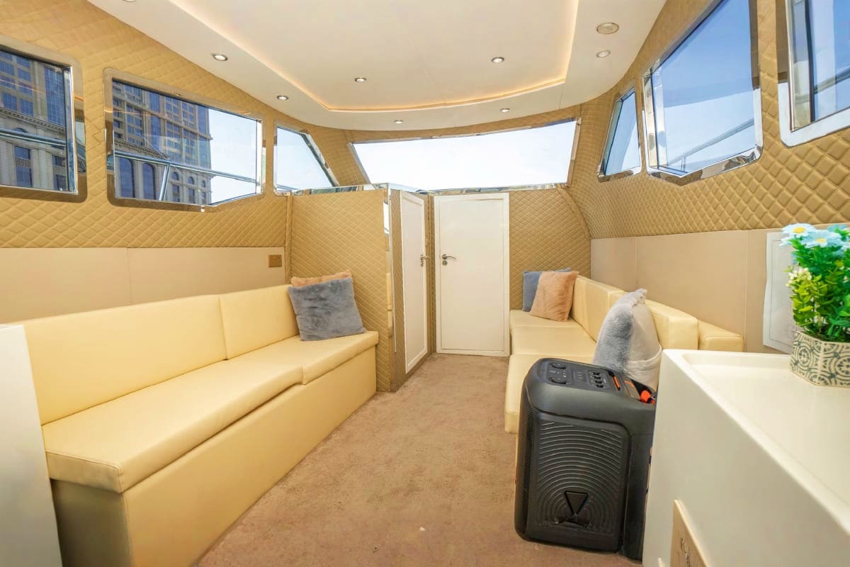 40 Ft Riverside Yacht
