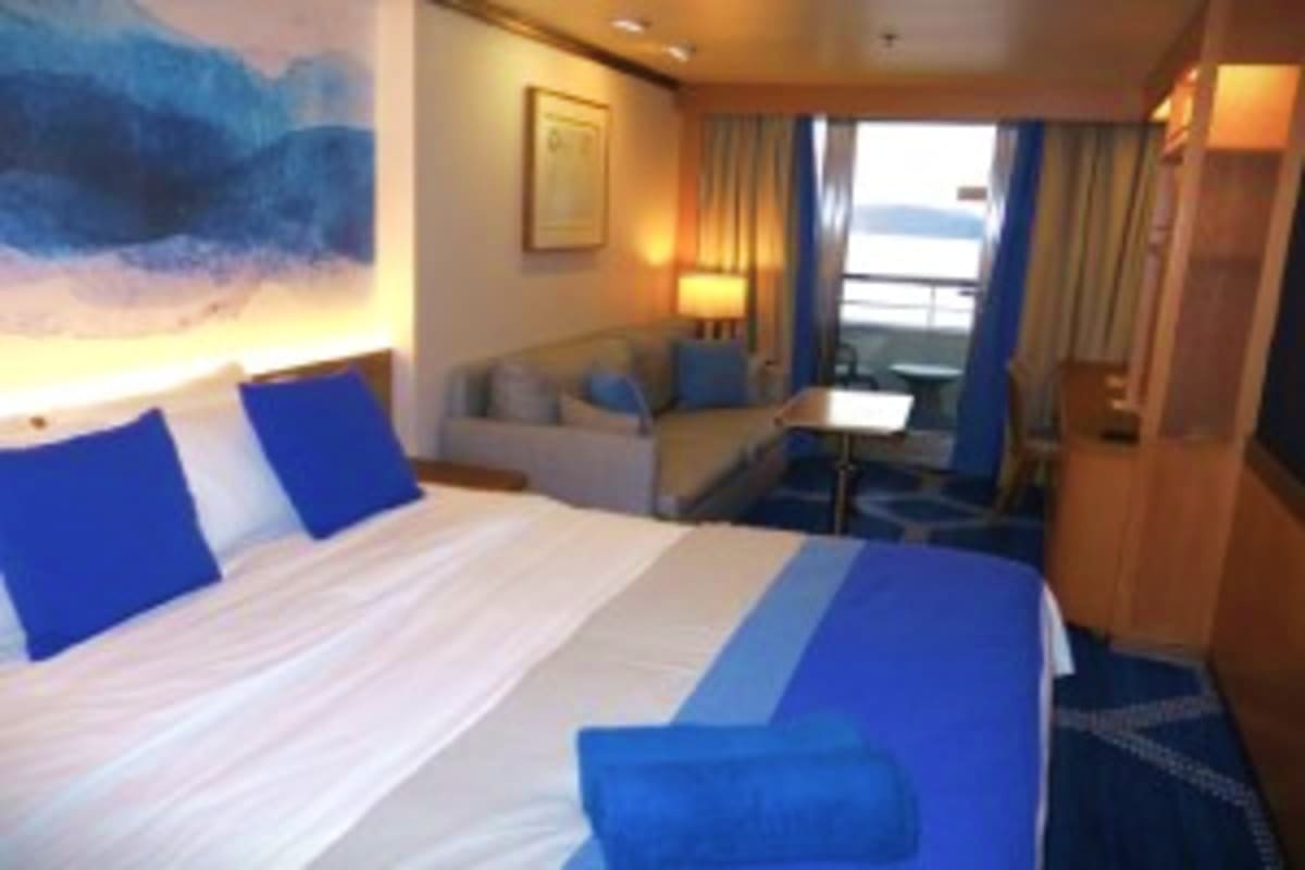 balcony cabin