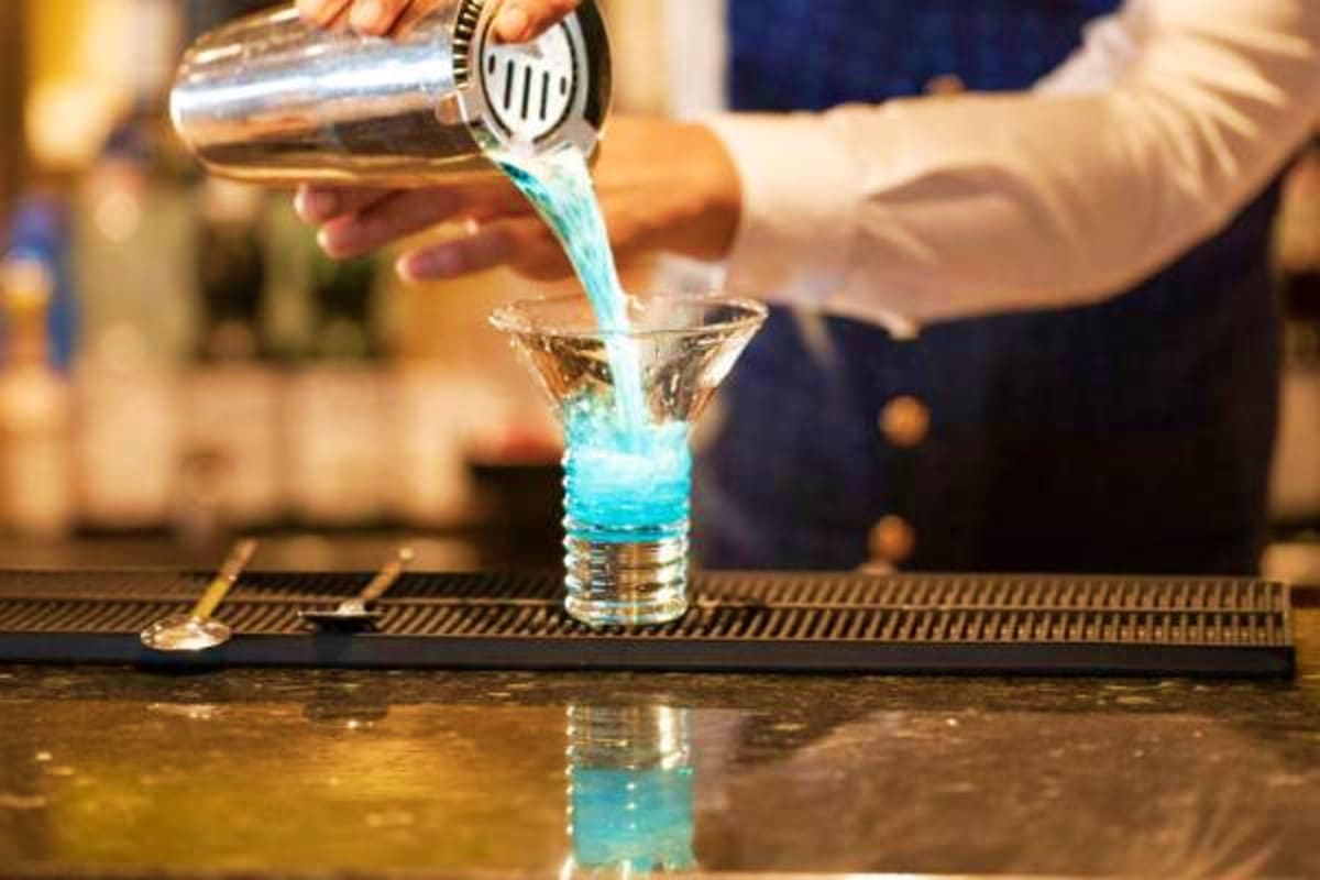 Bar & Lounges