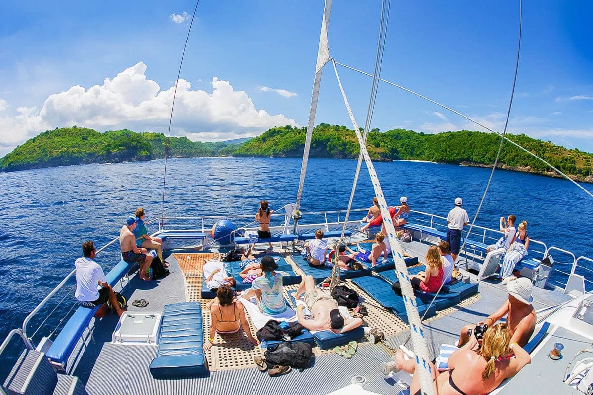 Bali Sunset Cruise with Buffet Dinner DJ Live Band and Cabaret Show