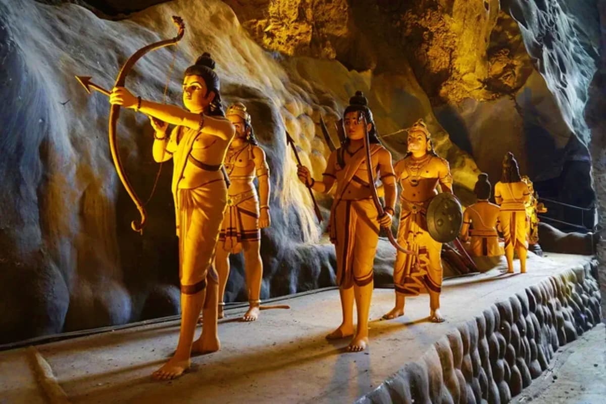 Private Kanching Waterfalls and Batu Caves Tour with Ramayana Cave