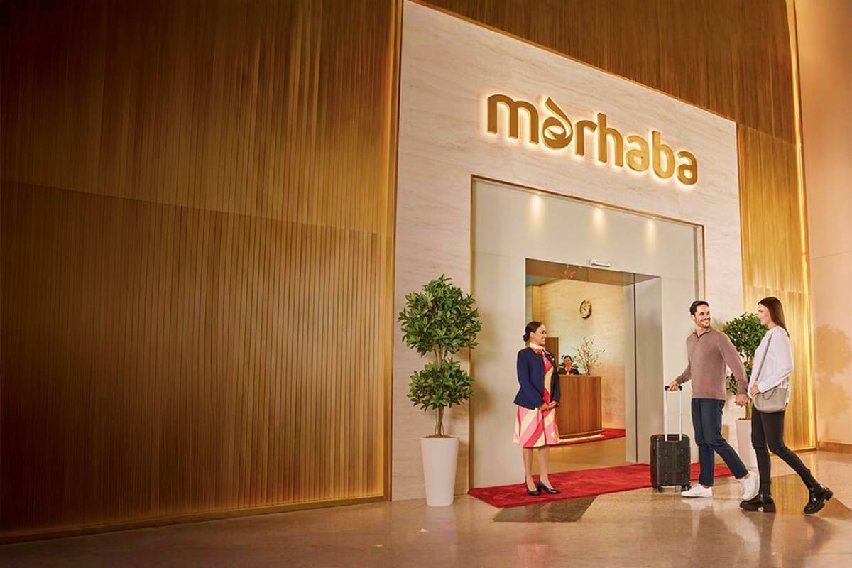 Marhaba Elite Services Dubai passangers-entering-marhaba-lounge