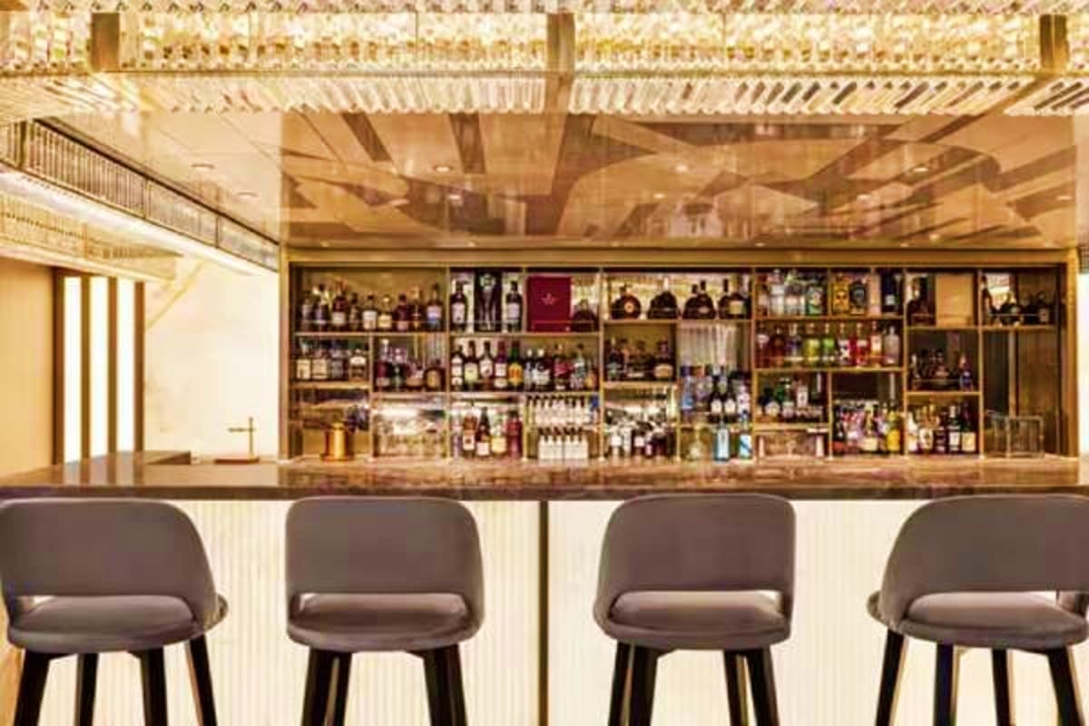 Bars & Lounges