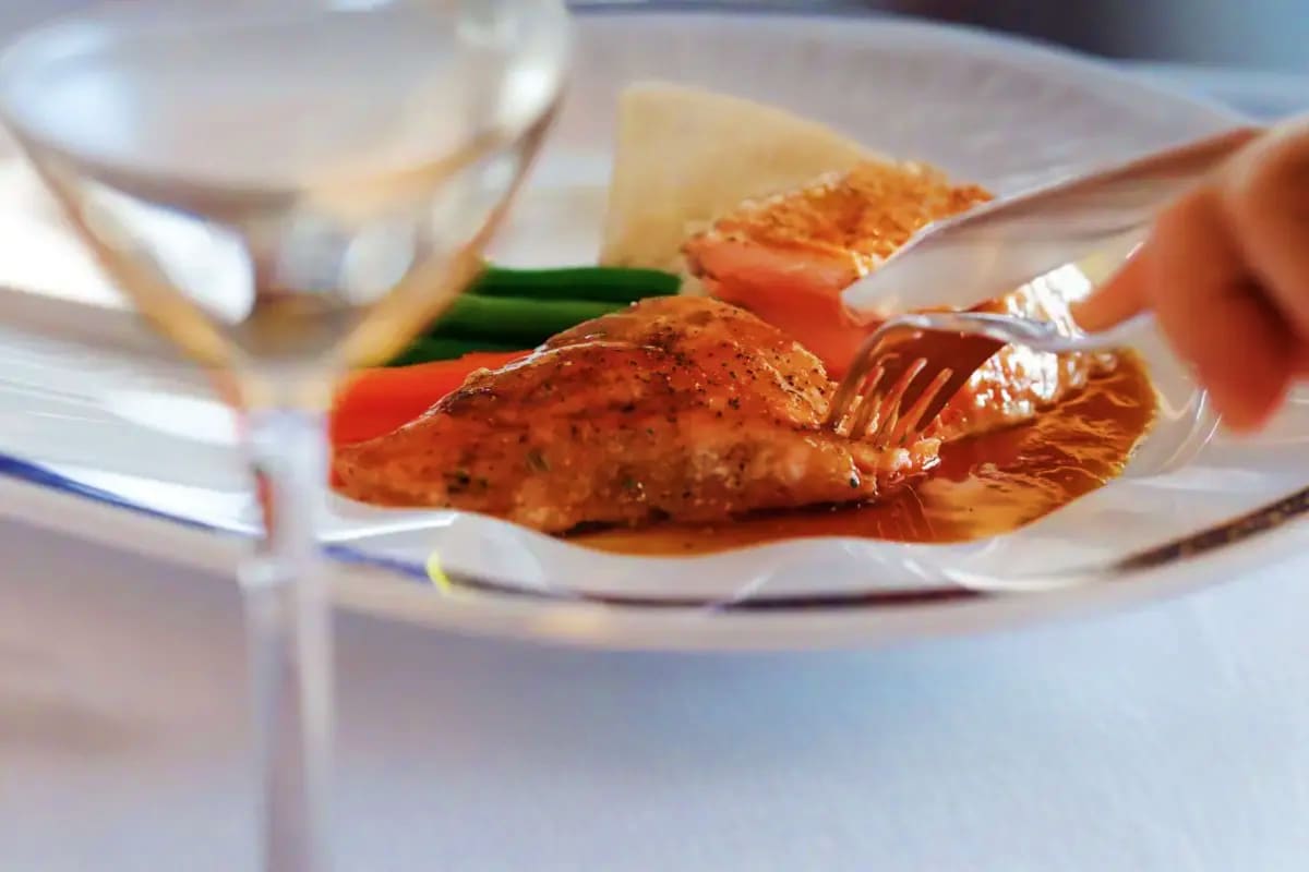dining 24 hour in room
