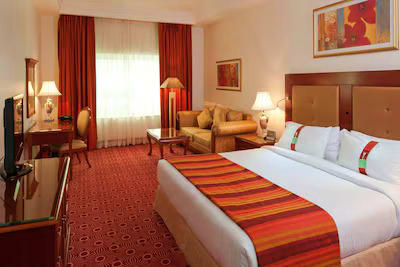 Sunday Hotel Holiday international Dubai or similar