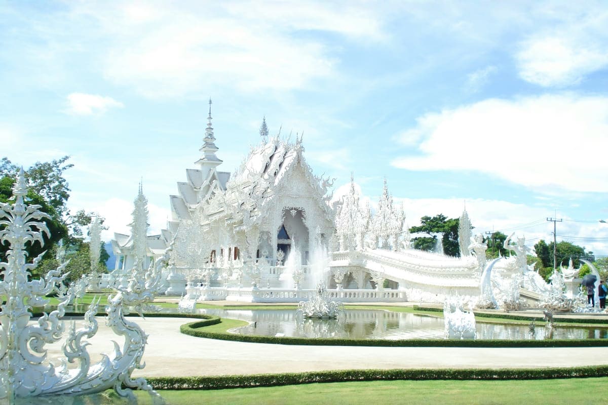 White & Blue Temple with Black Museum Tour from Chiang Mai