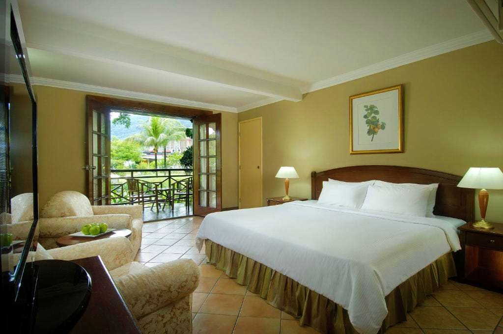 3* BERJAYA BEAU MAHE