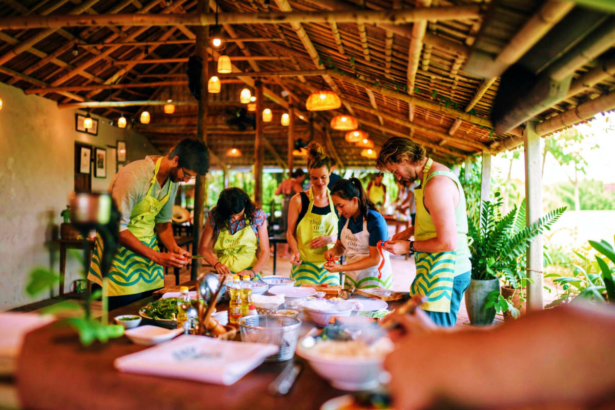 Hanoi Market Tour and Vietnamese Traditional Dish Cooking Class