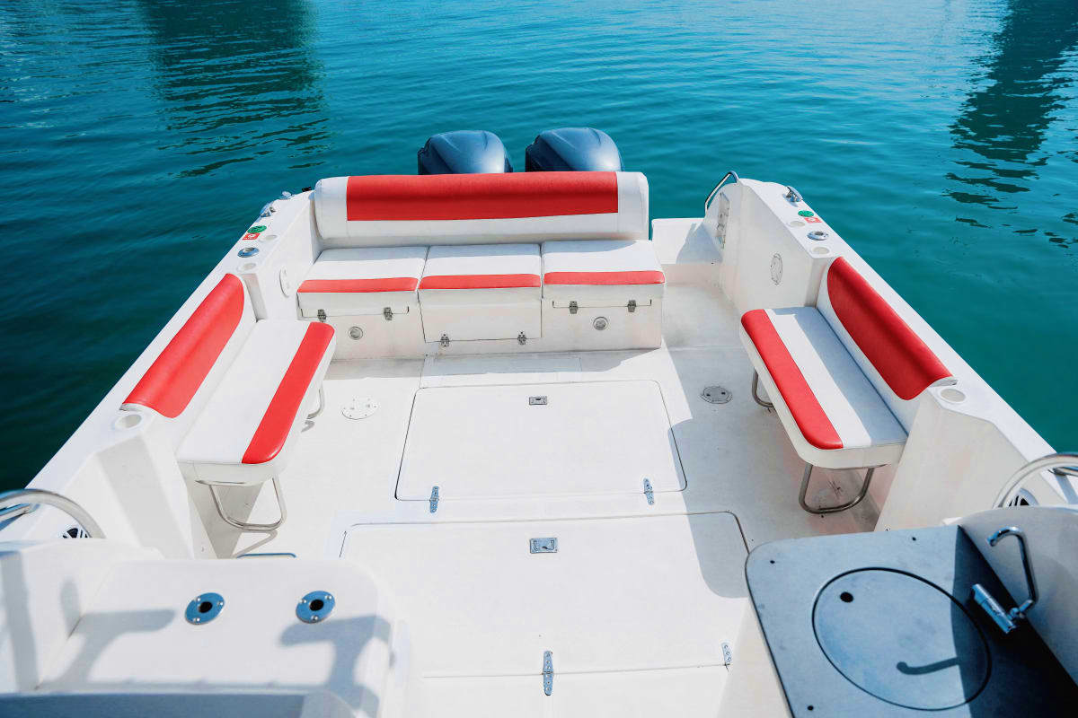 Silver Craft - X5 Overhead view of Silver Craft X5 speedboat interior with red and white seating, twin engines, and turquoise water