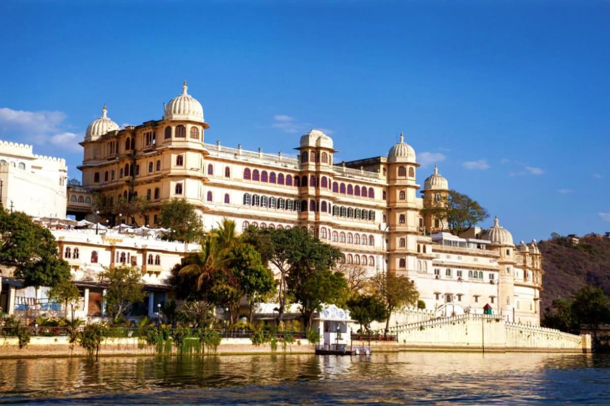 City Palace of Udaipur overlooking Lake Pichola with ornate domes and traditional Rajasthani architecture on the waterfront