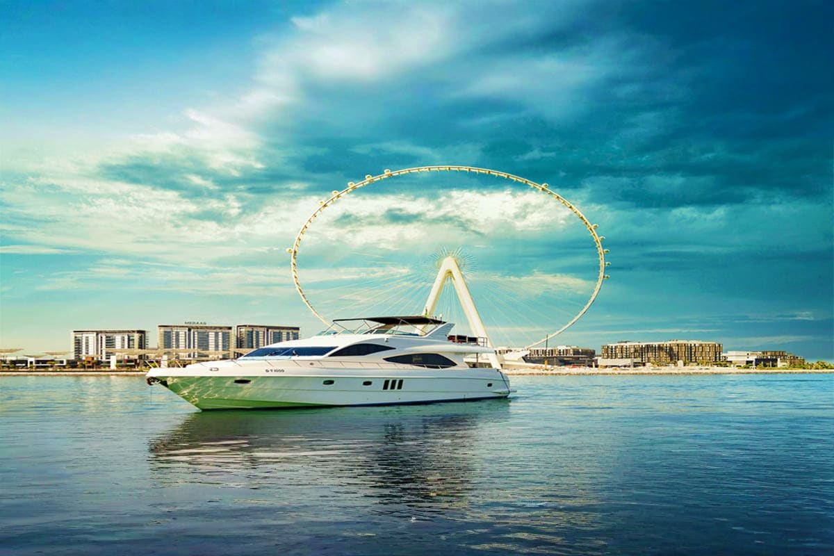 Luxury yacht moored in turquoise waters with Atlantis The Palm resort in the background, Dubai (4)
