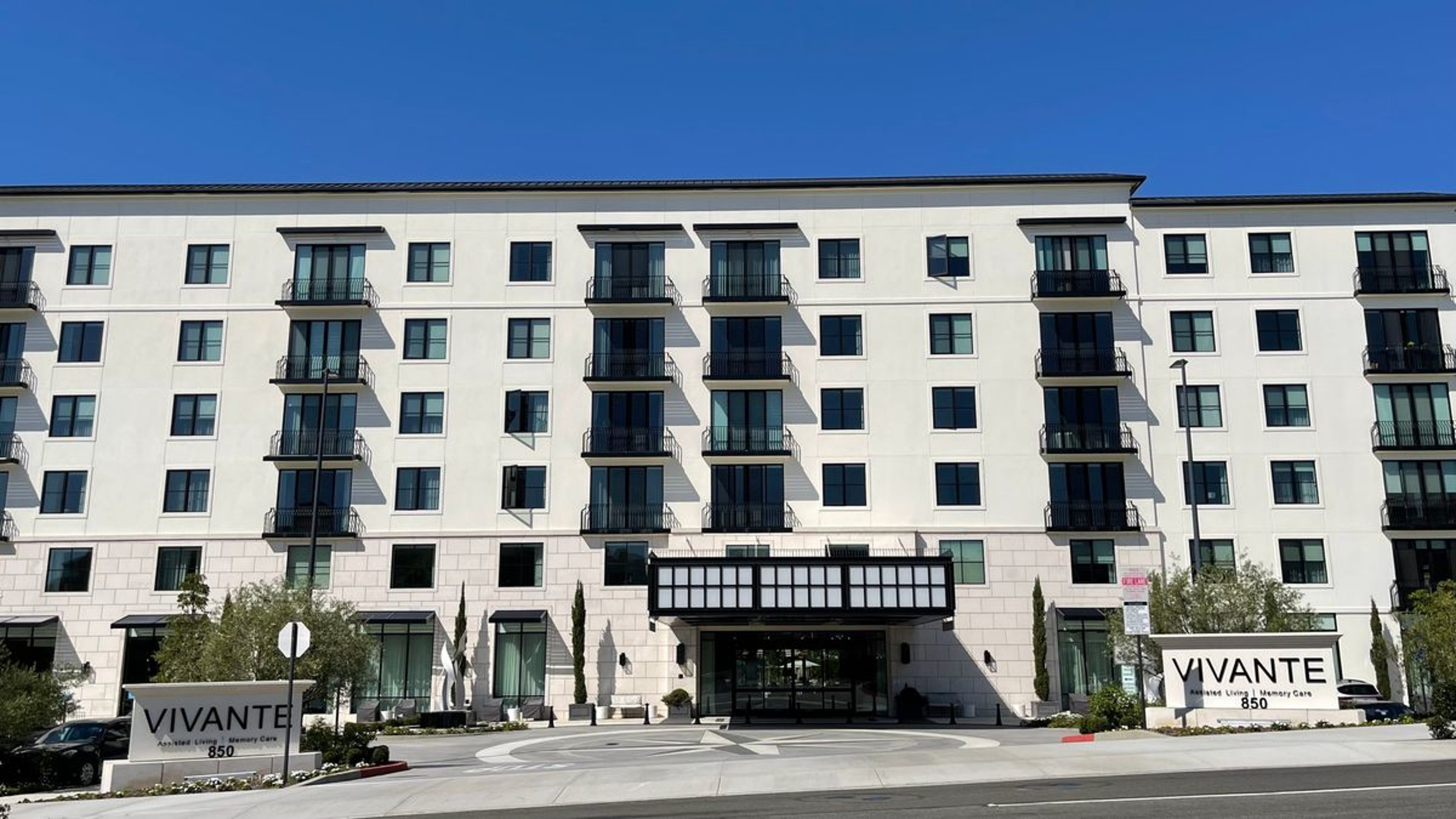 Vivante Newport Center