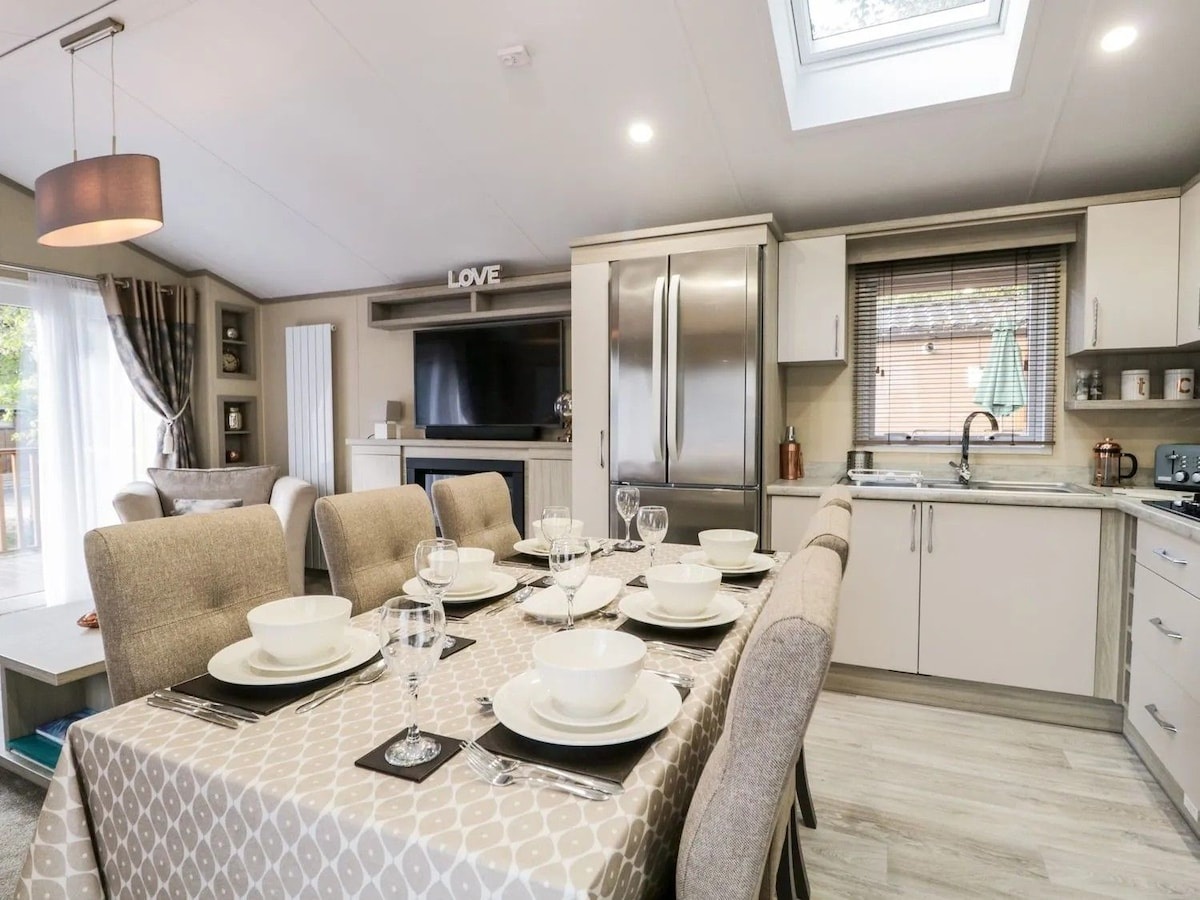 Water's Reach Lodge thumbnail