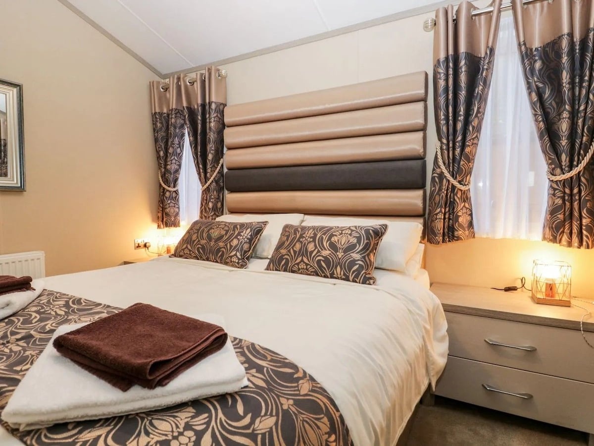 Water's Reach Lodge thumbnail