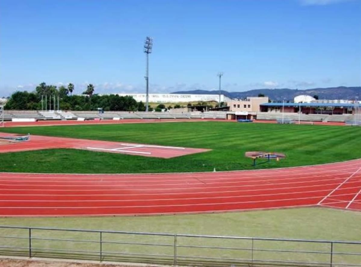 INSTALACIÓN DEPORTIVA Y PISTA DE ATLETISMO EL FONTANAR - Fútbol a Córdoba