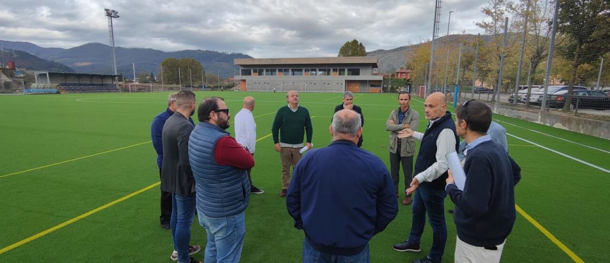 Campo de fútbol de hierba artificial - Fútbol in Los Corrales de Buelna