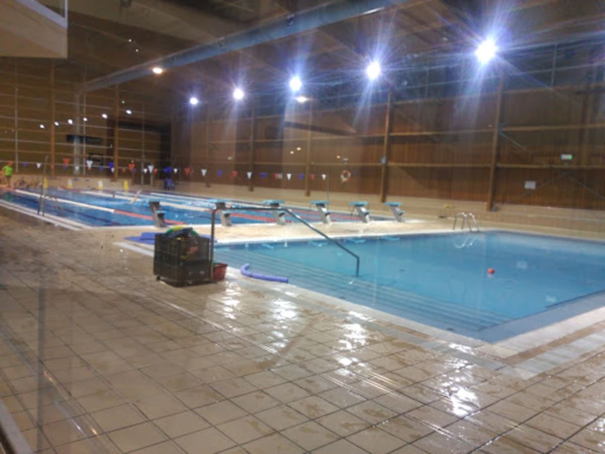 Piscina Municipal Cubierta Climatizada de Barbastro - Natacion in Barbastro