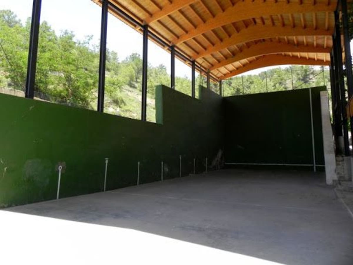 Frontón y cancha de fútbol de Olba - Fútbol a Olba