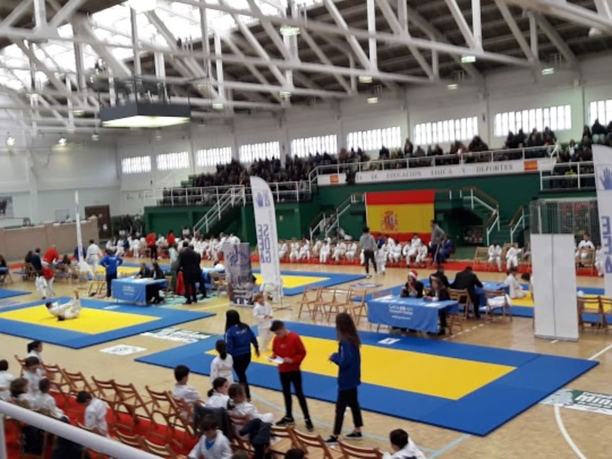 Pabellón y Piscina de Batallones - Natacion a Ferrol