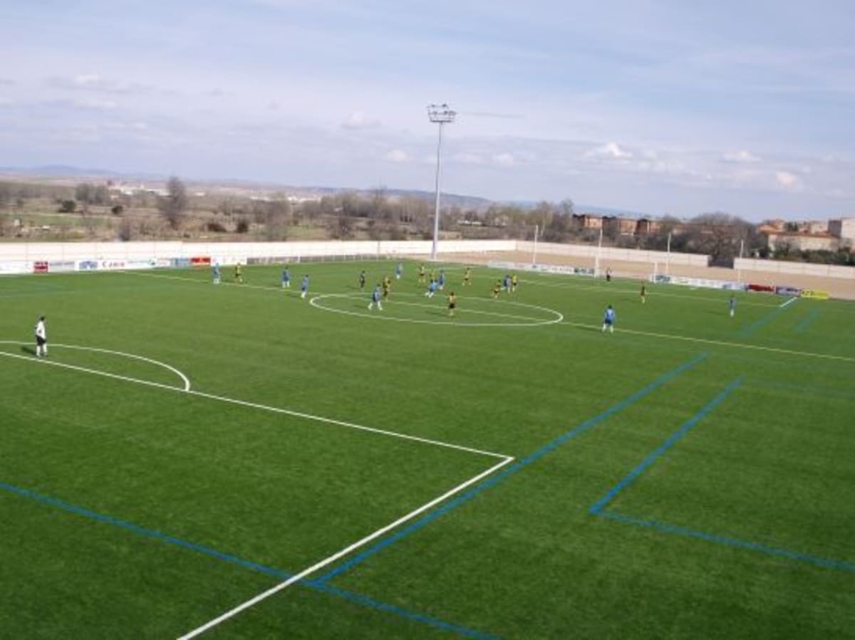 Campo de Futbol y Atletismo Municipal. Club de Futbol Cella - Fútbol en Cella