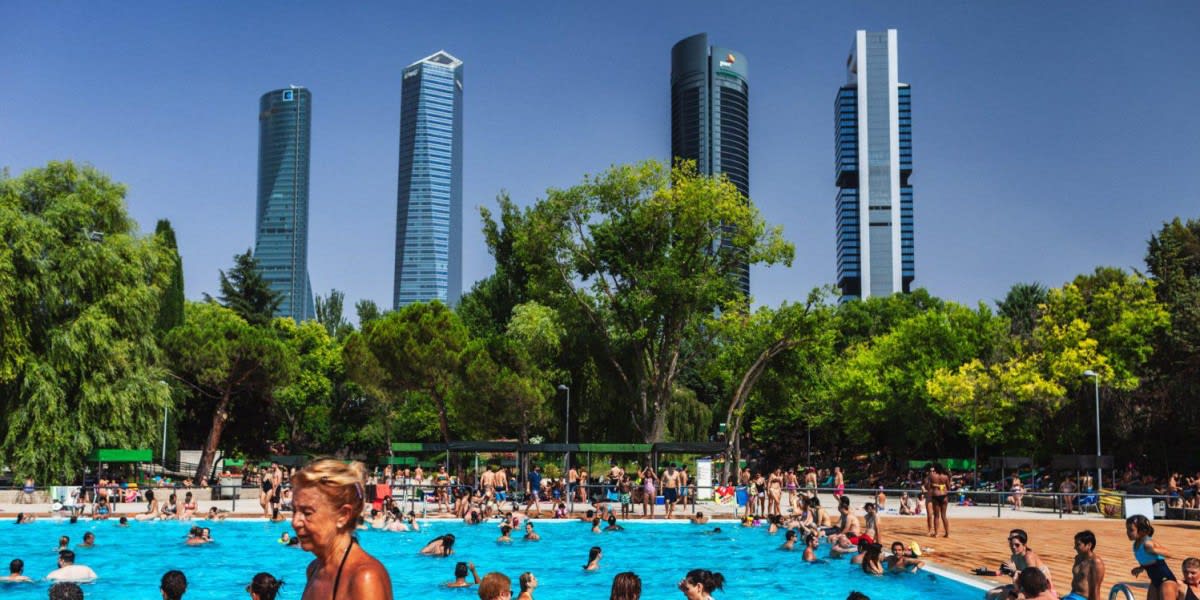 Piscinas Municipales y Spa" - Natacion a Aoiz