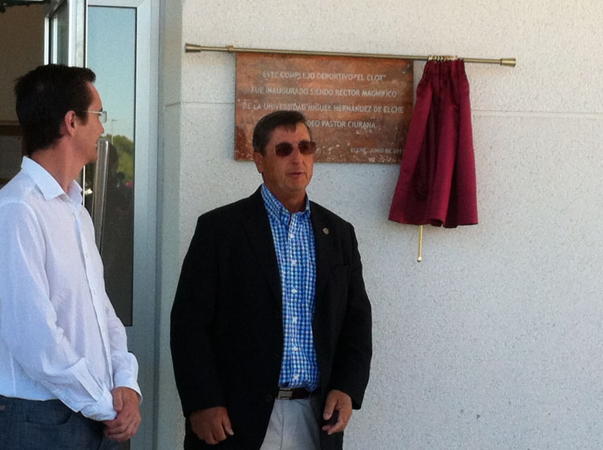 Oficina d'esports UMH. Edifici El Clot - Fútbol a Elx