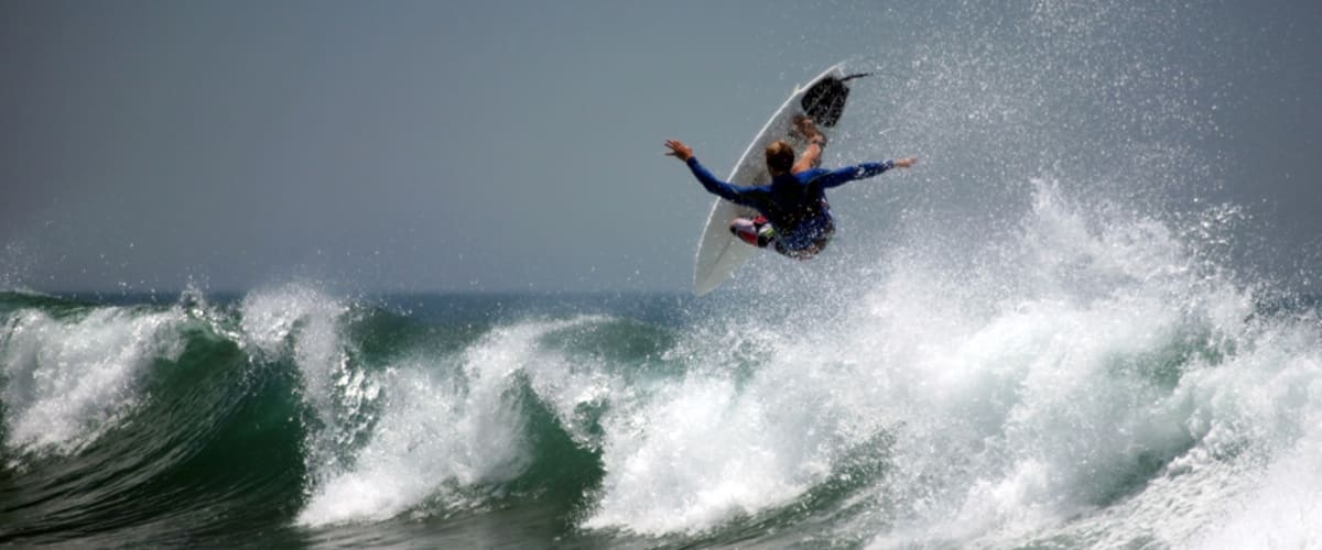 SurfChamp Surf School - Surf en Costa da Caparica