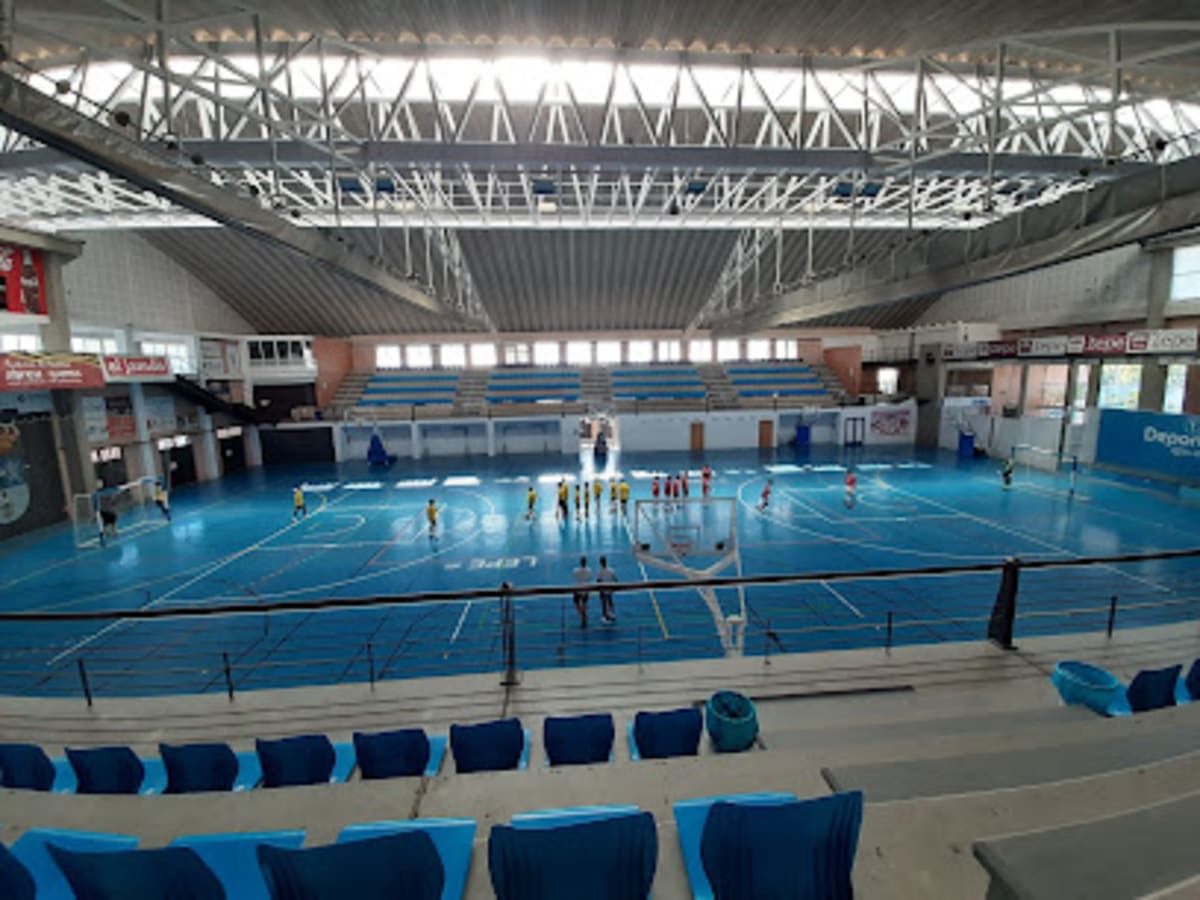 Polideportivo Cortés Medina - Fútbol in Lepe