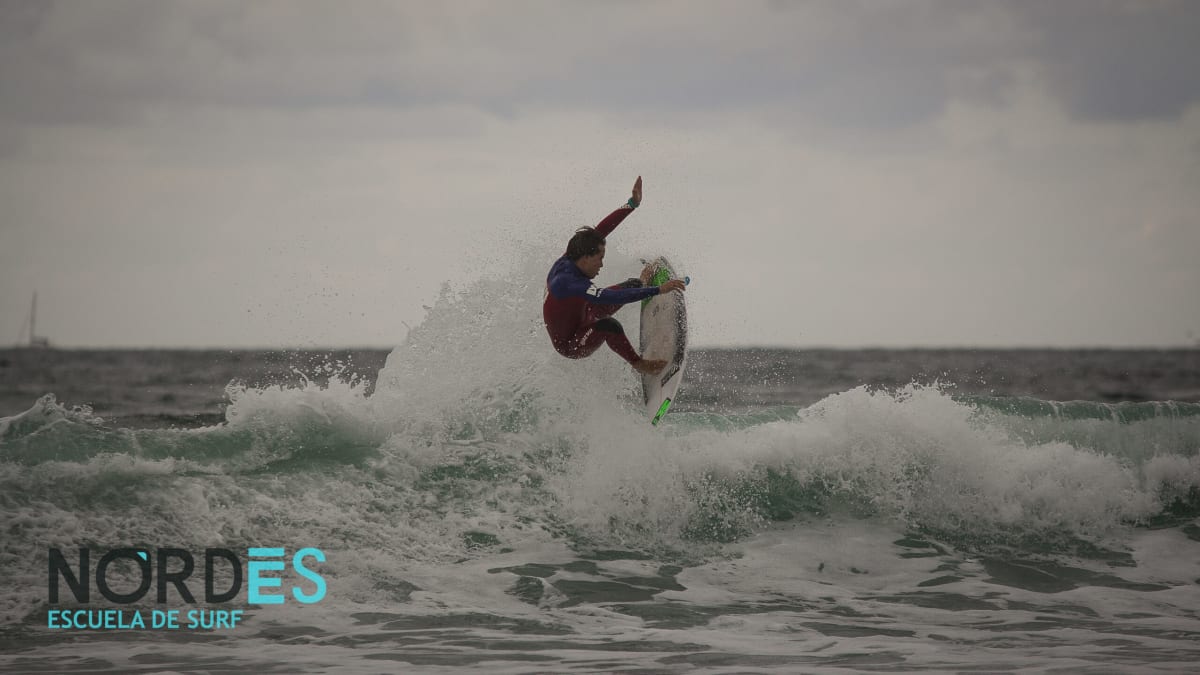 Nordēs escuela de surf - Surf a Castropol