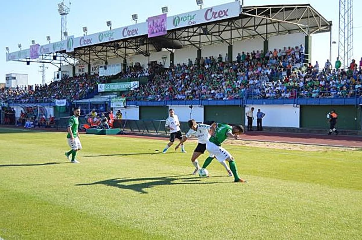 Estadio Municipal Antonio Cuerda - Fútbol in Barcarrota