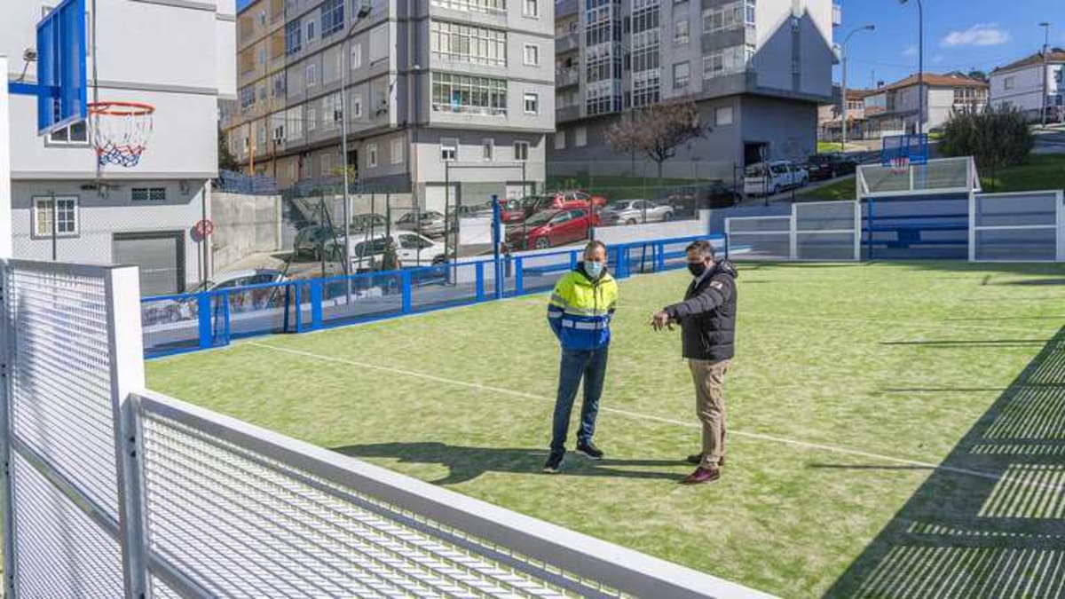 Cancha de Hierba para Fútbol y Baloncesto - Baloncesto a Ourense