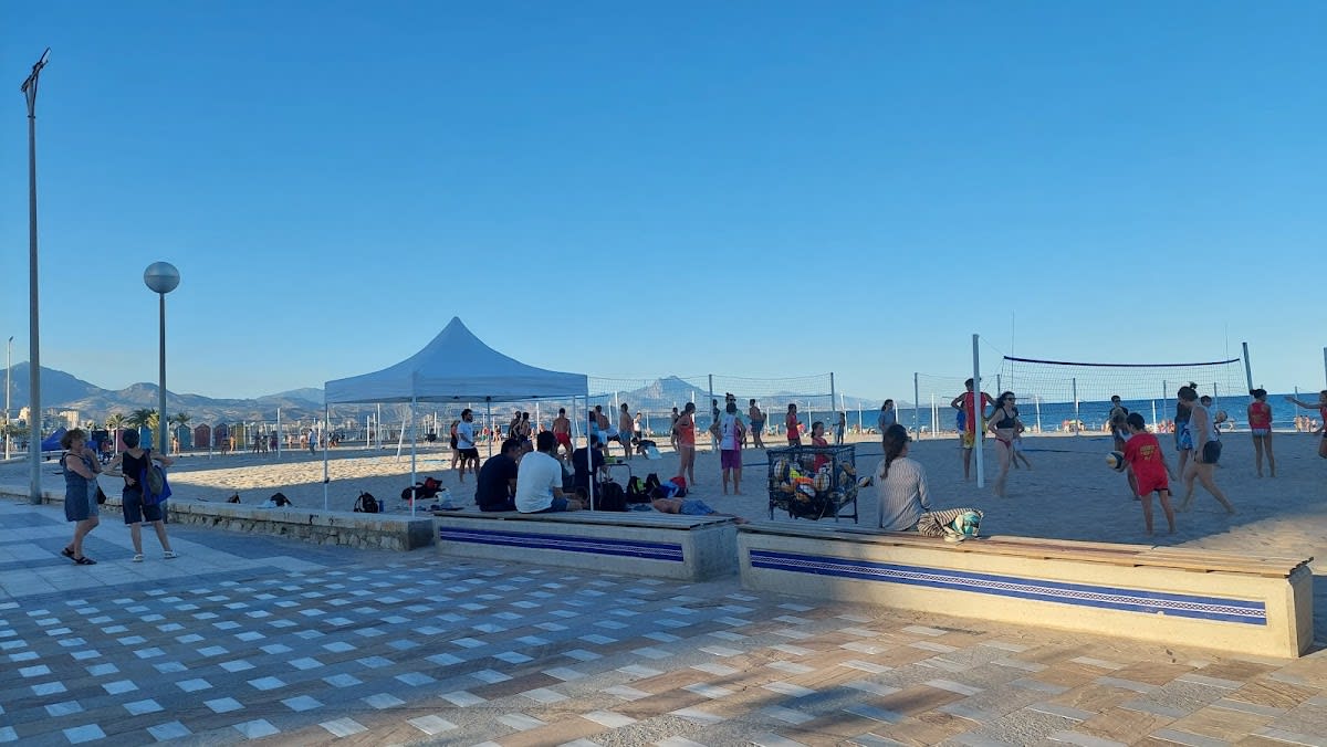 Pistas De Voley Playa Publicas - Voleibol in Alicante (Alacant)