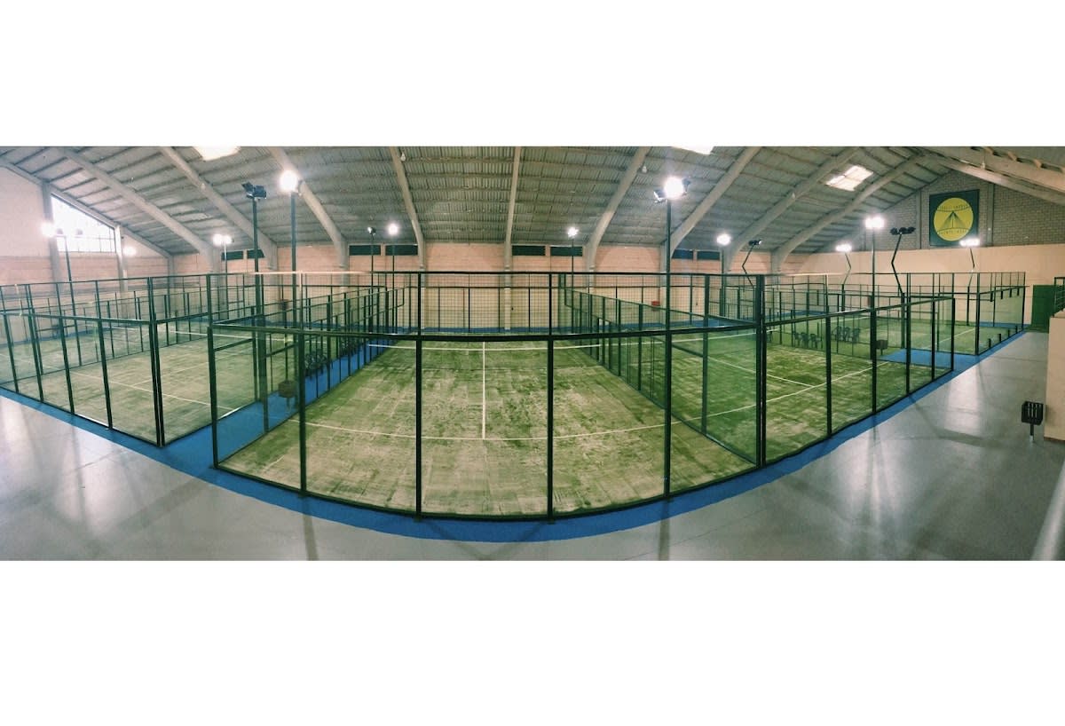 Padel Indoor Puente Real - Padel en Badajoz