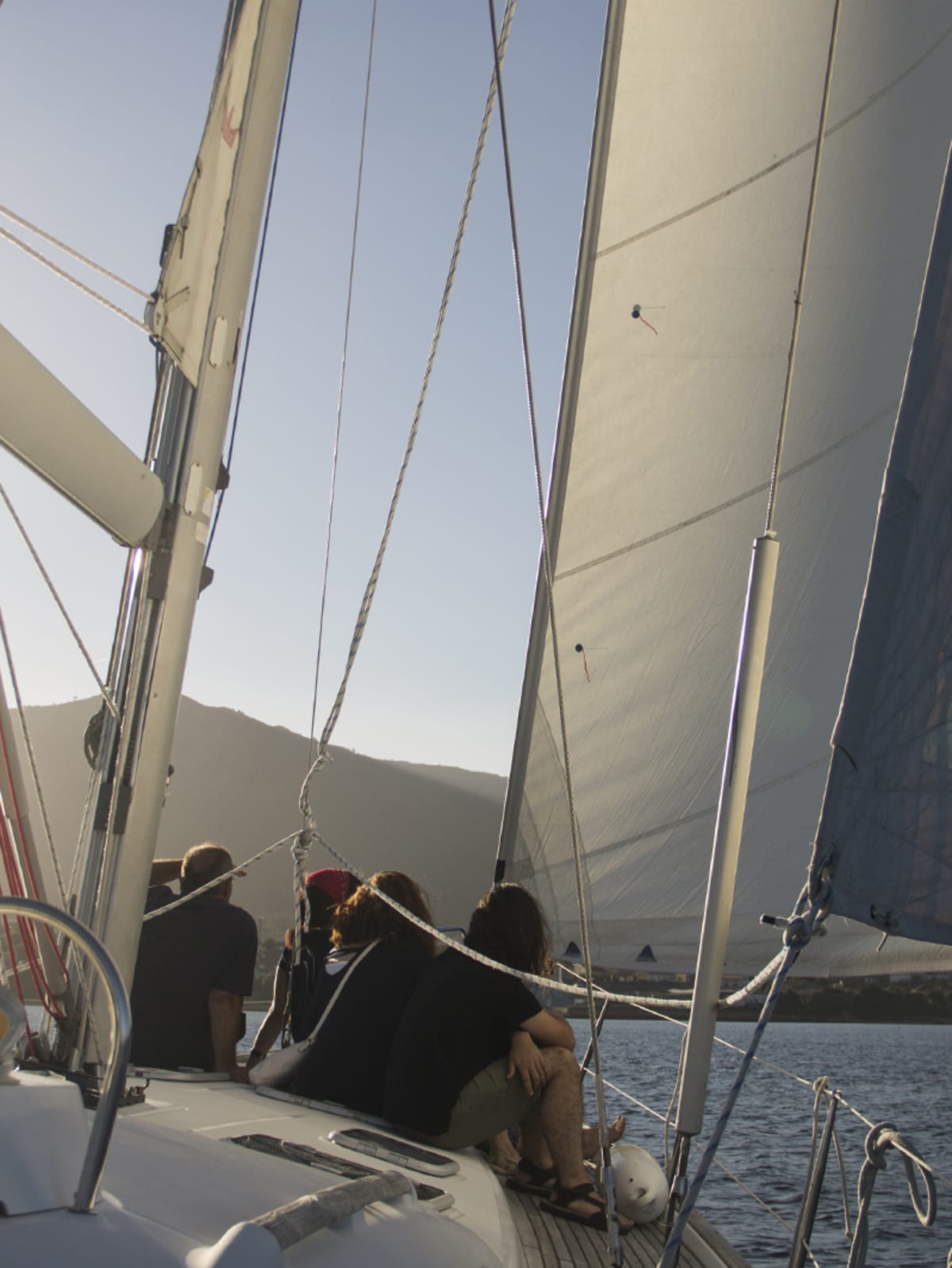 AROUSA NÁUTICA. Escuela de navegación y náutica de recreo. - Vela en Ribeira