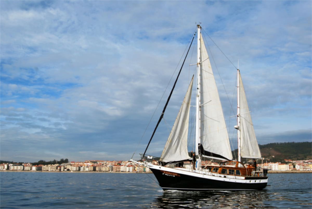 Top-Nautic Yacht (Charter Galicia) - Vela en Santiago de Compostela