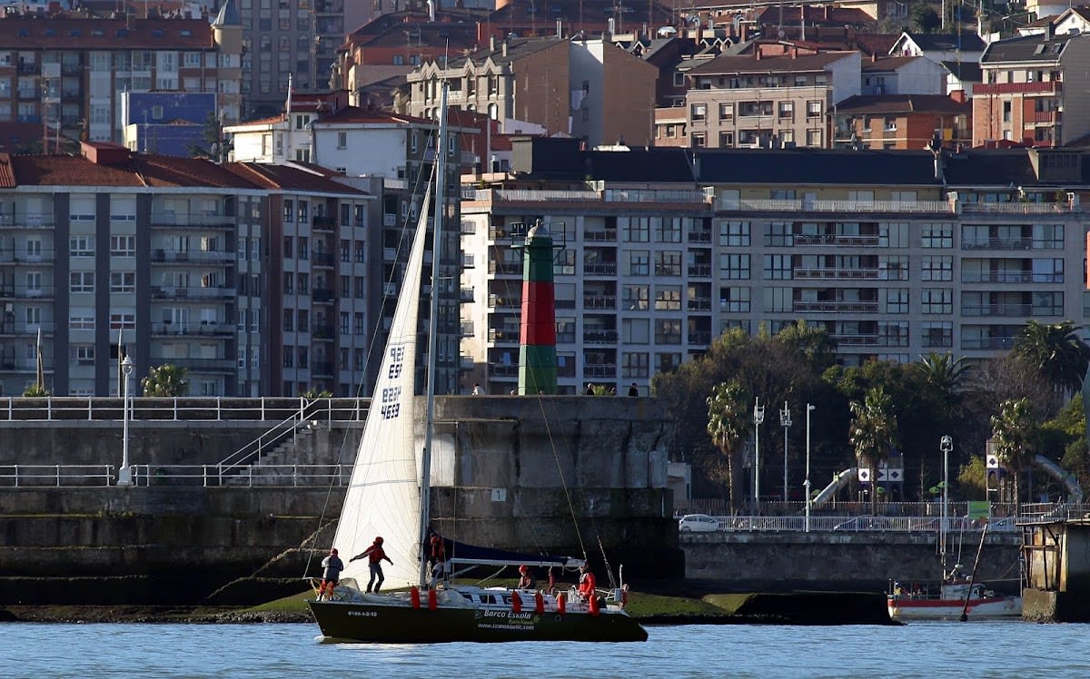 Escuela Náutica Izaro Nautic - Natacion en Mungia