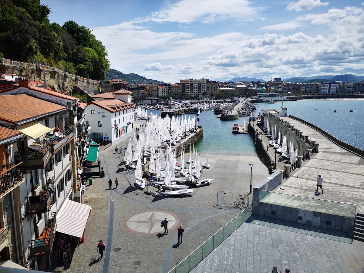 Bela eta Piraguismo eskola - Real Club Náutico de San Sebastián - Vela in Donostia / San Sebastián