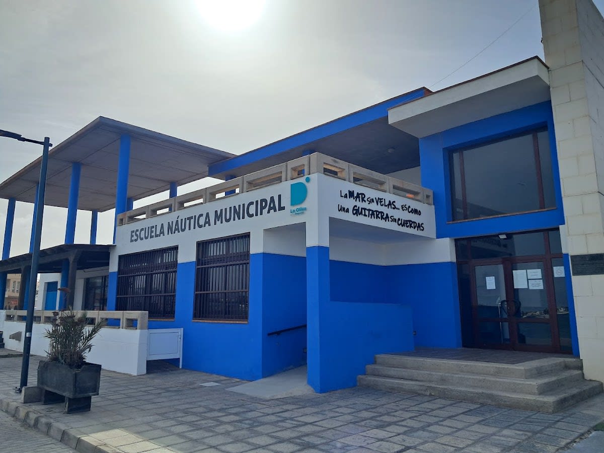 Escuela Nautica Del Ayuntamiento La Oliva Fuerteventura - Vela en Corralejo